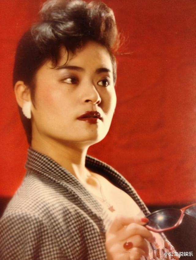 毛阿敏|她曾比毛阿敏红，却被弟弟打成脑震荡，靠当保姆赚钱养家