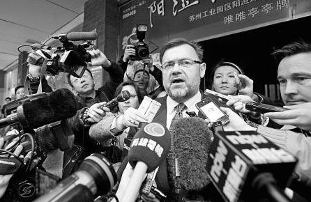 「学霸」北大才子加入外国籍,4年令中国损失7000亿,如今现状如何?