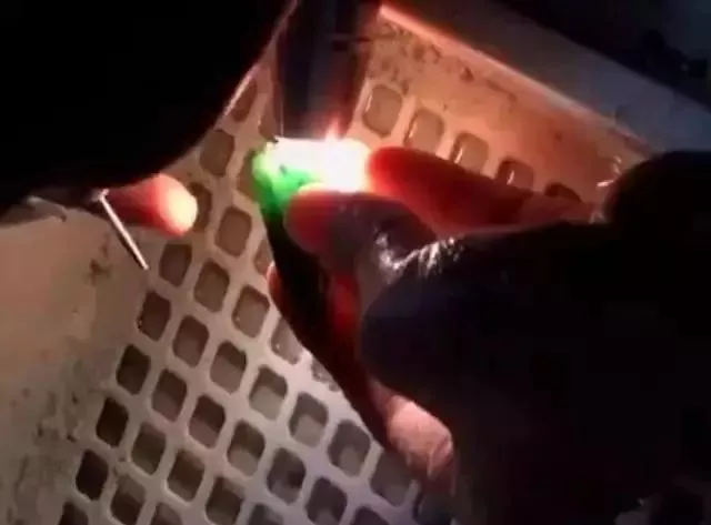 翡翠|一块个头如此小的翡翠原石，谁也没想到做出的成品竟让人爱不释手