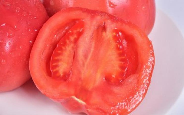 「蛋糕」选西红柿时，挑圆的还是挑尖的，老菜农：牢记3点保证个个都好吃