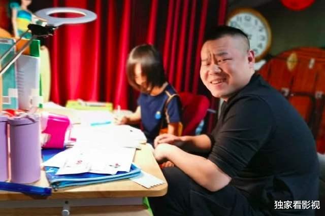岳云鹏|岳云鹏9岁女儿越长越漂亮，爱妻从手术中恢复，一家四口羡煞旁人