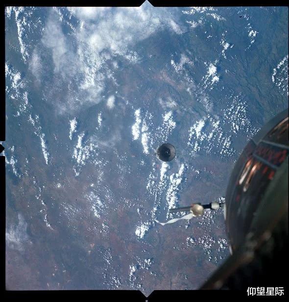 『UFO』UFO的100%的证据？54年前的太空照片显示“异常物体”，引发争议