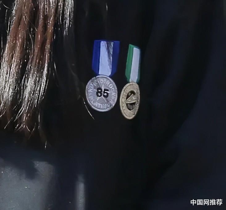演唱会|巧合还是回应?周冬雨拿金鸡奖影后,“85花”被嘲,杨幂这样反击