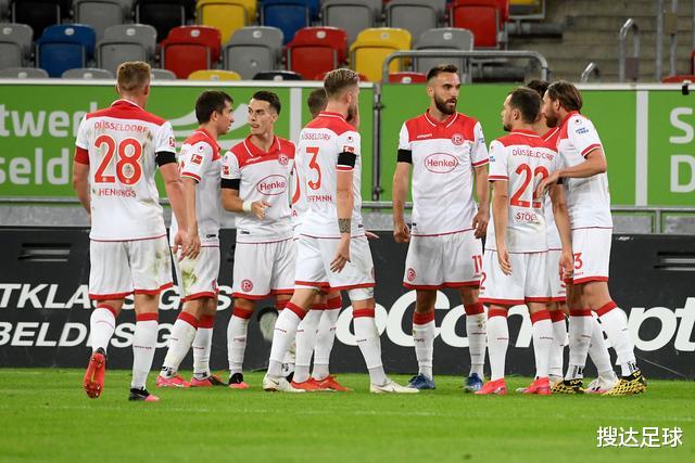 德甲■2-1逆转！德甲升班马苦等25年的胜利，轰塌7冠王+差1分逃出降级区