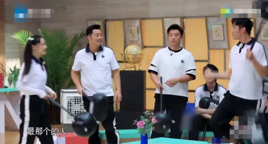 柳岩|李晨在胸前比划形容柳岩,被吐槽恶心,网友:她不就是这样红的吗