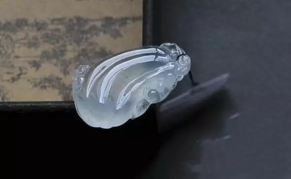 |赌石切涨200万，店却被砸稀巴烂！翡翠圈的行规要知晓！