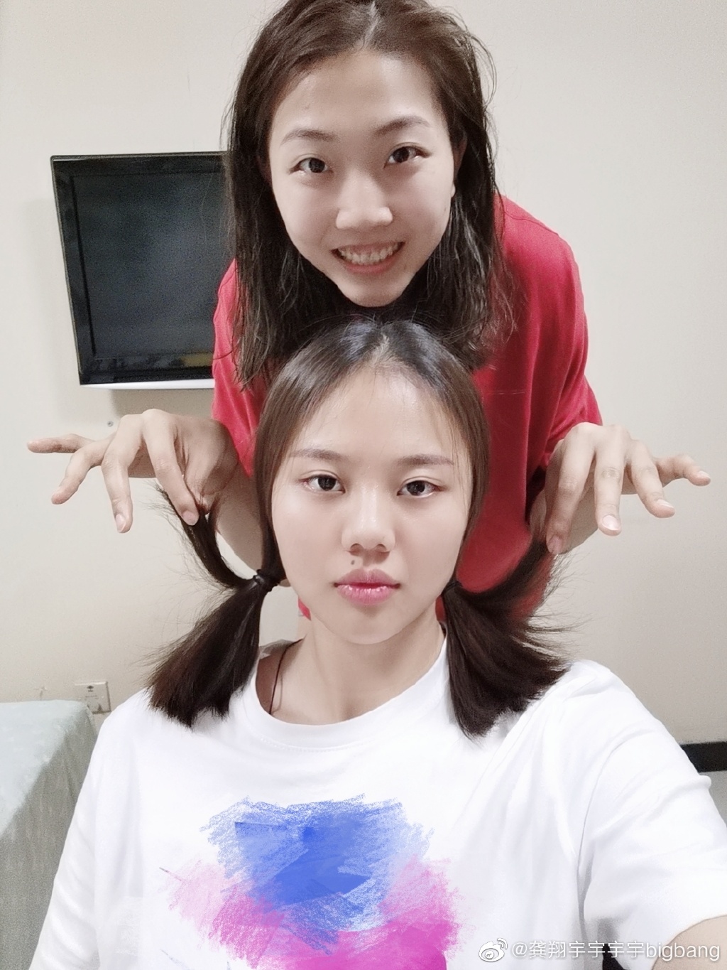 龚翔宇■龚翔宇双马尾造型曝光!被队友看出不高兴,袁心玥直呼再也不接单