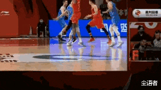 深圳男篮|还是太年轻，北京首钢做法欠妥，深圳男篮球员则更应受到谴责