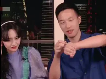 郑爽|郑爽直播翻车：粉丝曝主播输完液就来直播，义务帮忙却被郑爽怼跑