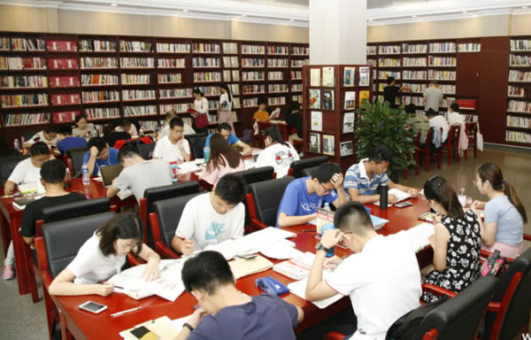 「期末考试」如果这学期不回学校，期末考试咋考？听完辅导员回答：放心了