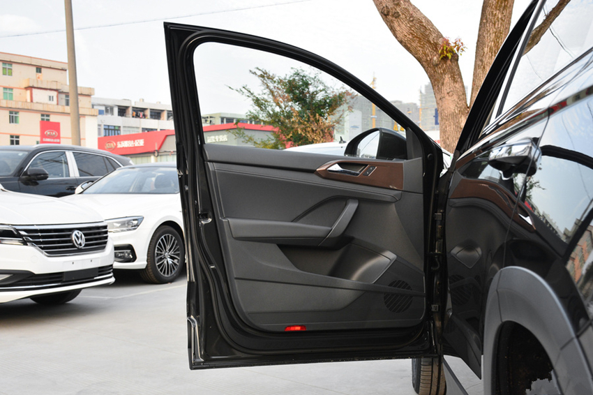 大众汽车▲大众不要“尊严”了!17万跌到13万,30天卖13908辆,还看啥H6