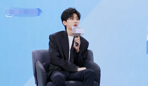 #奔跑吧兄弟#NPC参加《跑男》时，为何蔡徐坤会缺席？得知背后的故事，英雄