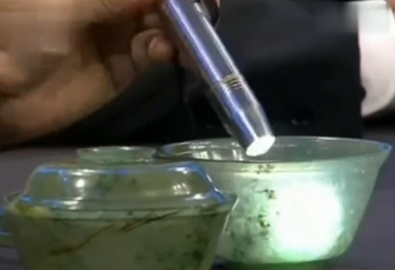 |当初用小碗做抵押至今没人来赎，女士拿来鉴定，估价：400万！