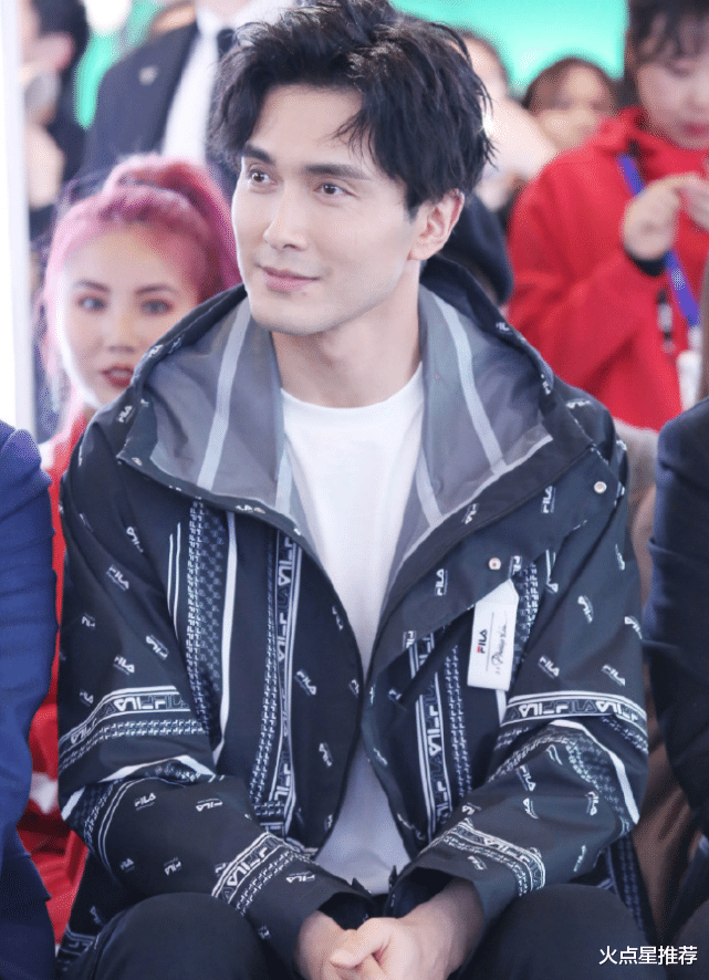 『高伟光』高伟光离开“东华帝君”妆容,看他穿起休闲装,还是你心中男神?