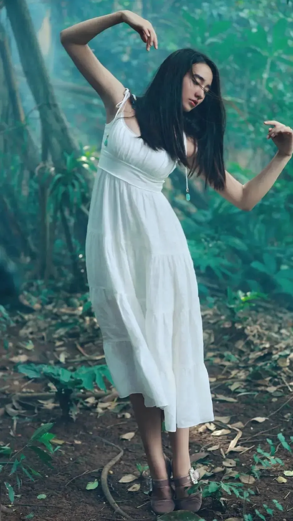 娇兰|不是星二代，她的背景却碾压所有人