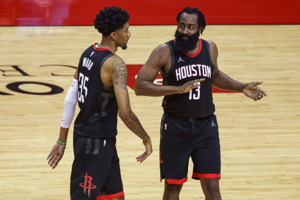 火箭队|恭喜火箭！恭喜哈登！2换1交易赚了，伍德被重用，7+5前锋或被放弃