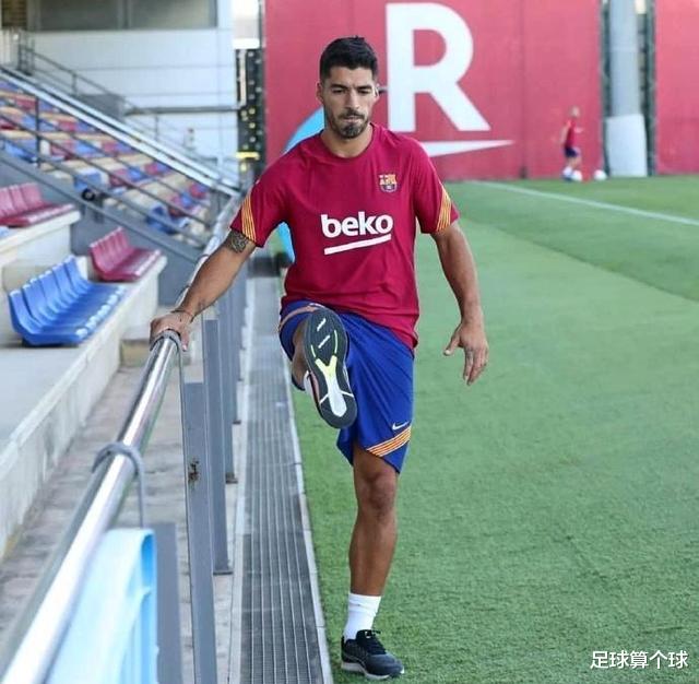 巴塞罗那|巴萨训练：皮克神情严峻，苏神眉头紧锁，梅西不会坐在足球上笑了