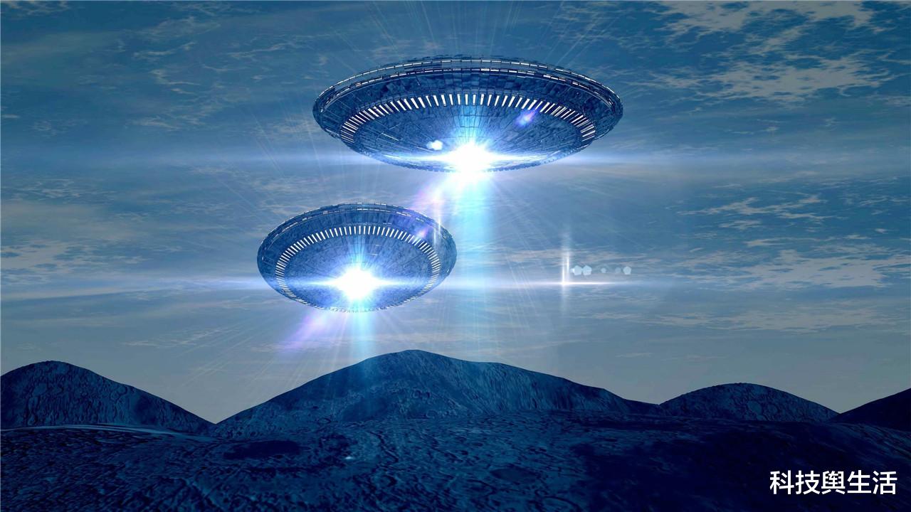 UFO|探测器传回土星照片，凑近一看，有长达5万公里的不明飞行物！