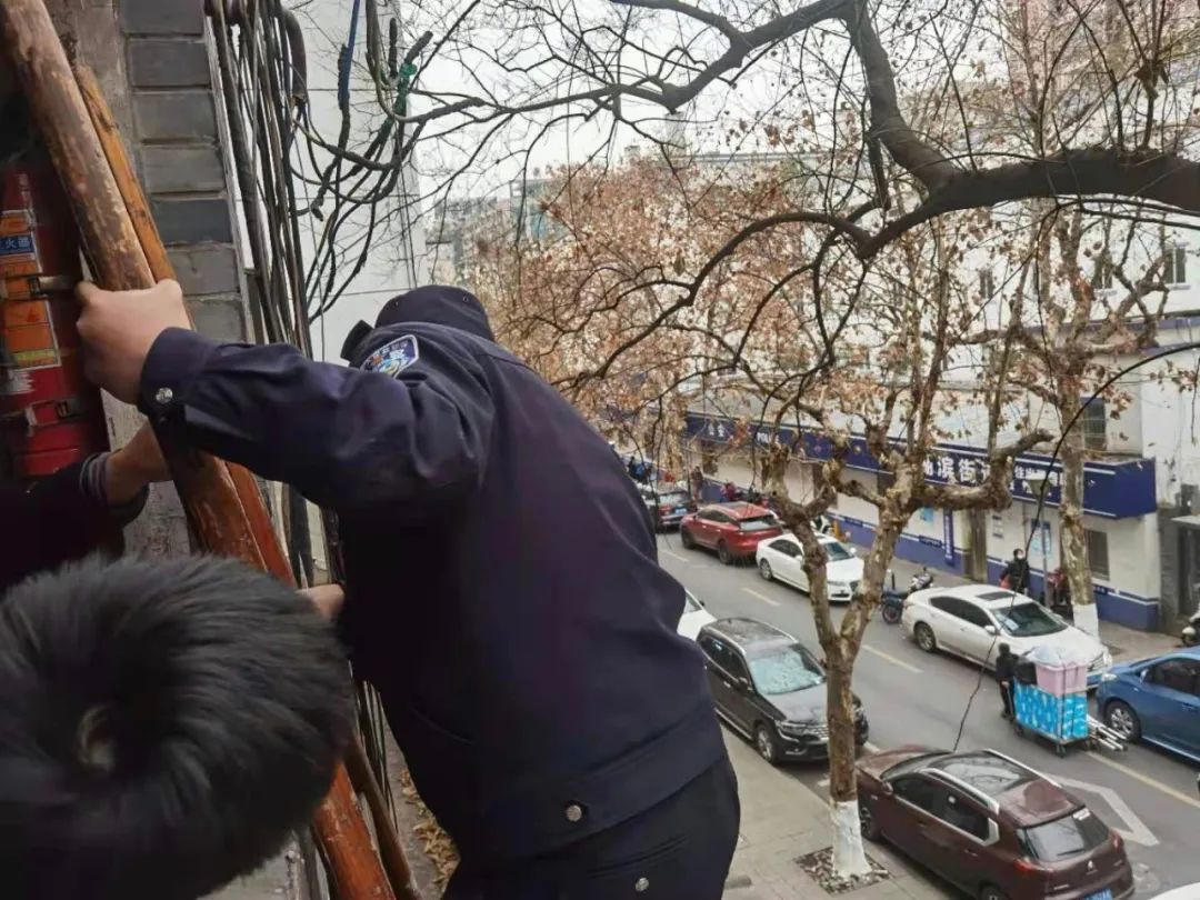 平安上城 【你好，警察节】上城公安用两则警事提醒您：冬季老年人易发疾病，市民需要多注意