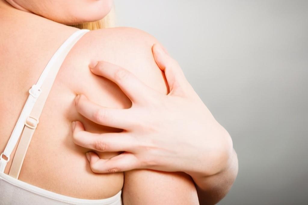 肿瘤|肝脏不好的人，谨记：少碰3物，坚持3多、3少，肝脏悄悄变软