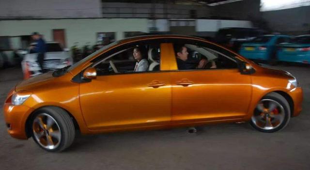 「」小伙成功造出“双头车”,两个车头都能驾驶,厂商得知发出高薪聘请书