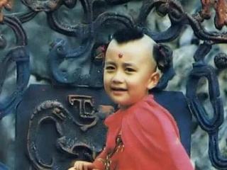 西游记|演两次“傻子”后夺视帝，生活中娶了西游记里的红孩儿，如今怎样了？