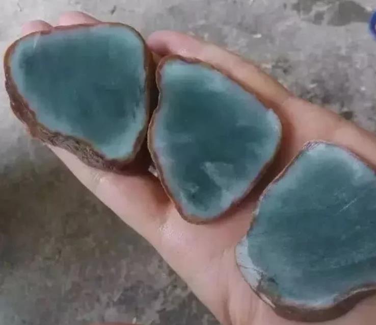 翡翠|底子发灰的石头不值钱？带你看什么是底子灰