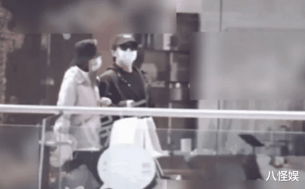 程晓玥▲郑恺苗苗频频合体恩爱十足,前任程晓玥独自过520,附文满是伤感