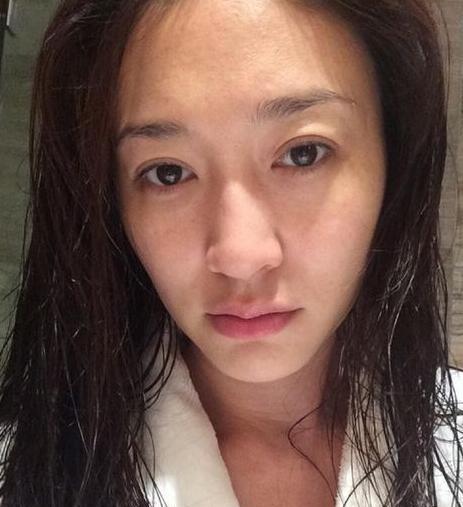 『面膜』皮肤出油毛孔粗大怎么办，教你4个小妙招，夏天皮肤依然光滑水嫩