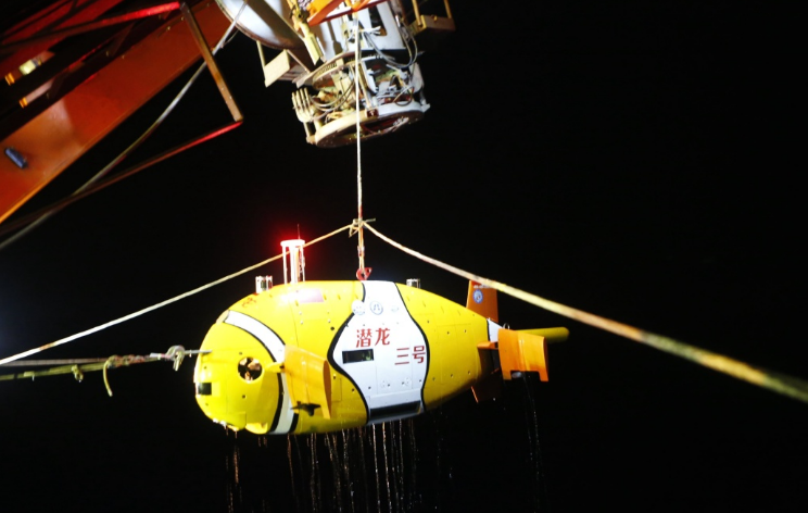 潜龙三号■“潜龙三号”传回的照片，让多国都慌了，要求马上住手