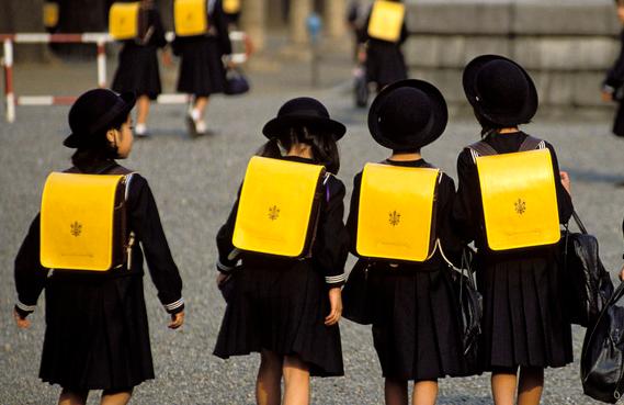 『』全国学子注意！17省开学时间已定，5省网课继续，有人欢喜有人愁