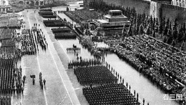 苏联|阅兵式上，为何不允许带实弹了？因为1981年的教训太深刻了