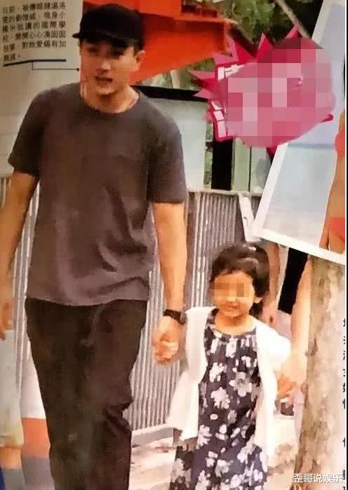 「杨幂」小糯米正面照全网疯传，身穿跆拳道服笑容灿烂，笑的样子好像杨幂
