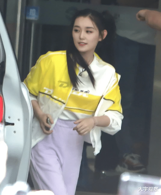 蒋依依|蒋依依录制《奔跑吧》生图传出,离开PS待遇后,19岁最真实的模样