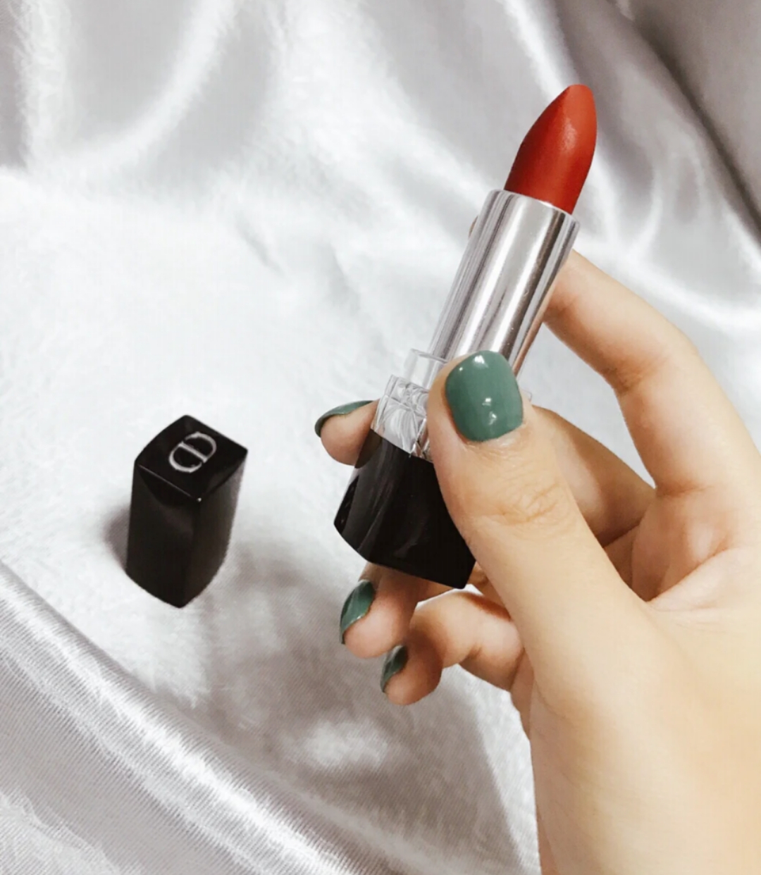 『口红』大牌口红深度测评:迪奥有档次,雅诗兰黛黄皮最爱,mac缺点太干