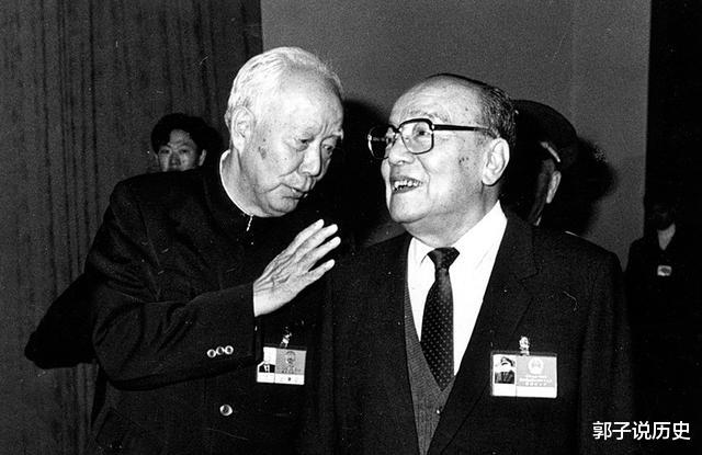 杨尚昆|他两次拒绝授予军衔，彭老总是他的救命恩人，81岁当选国家主席