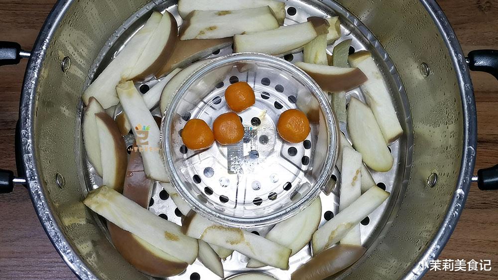 蒸茄子|蒸茄子时，万万不可直接蒸，多加一步，茄子雪白不黑，鲜嫩有食欲