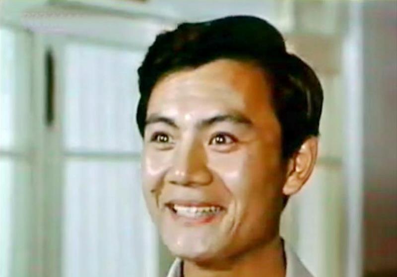 【电影】曾是上影厂英俊小生，岳父是老演员张云立，定居日本今成油腻大叔