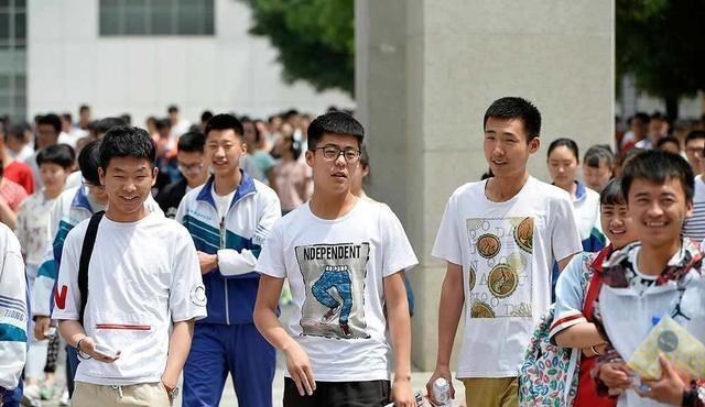 「考试」高考对考生的穿着有哪些要求？注意这几点，基本不会出错！