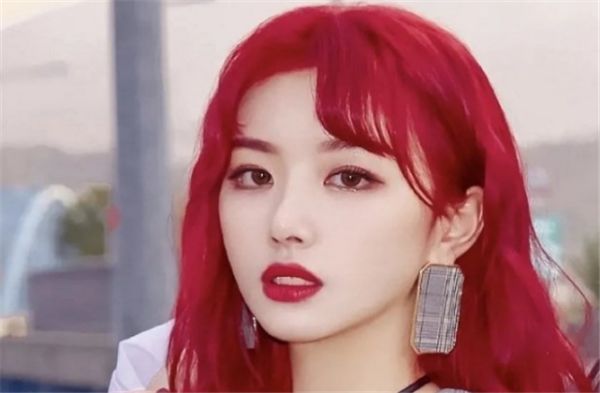 [染发]刘雨昕染发，许佳琪染发，虞书欣染发，看到孔雪儿：惊艳了！