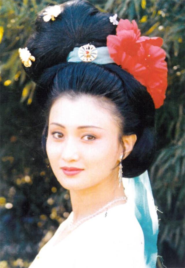 林芳兵|80年代第一美女,因长得太漂亮遭人算计,被丈夫用632封情书追到手