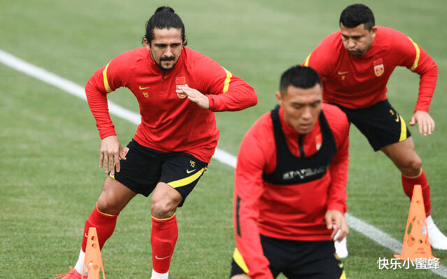 国足■国足本期集训开始的第一天，主帅李铁就对外爆出了猛料，真厉害！