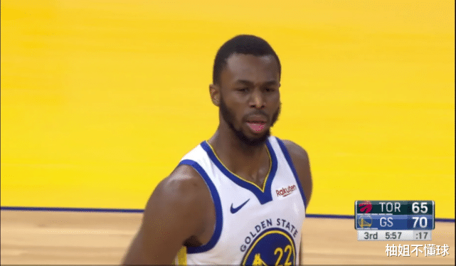 斯蒂芬·库里|绝无仅有！从没有球队这样防守球员，库里一拿球立马三人包夹，乔科都没这待遇