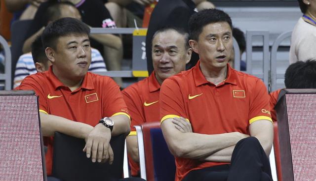 「杜锋」杜锋新一期国家队，240斤中锋+21岁碾压郭艾伦、赵睿之人或扮奇兵