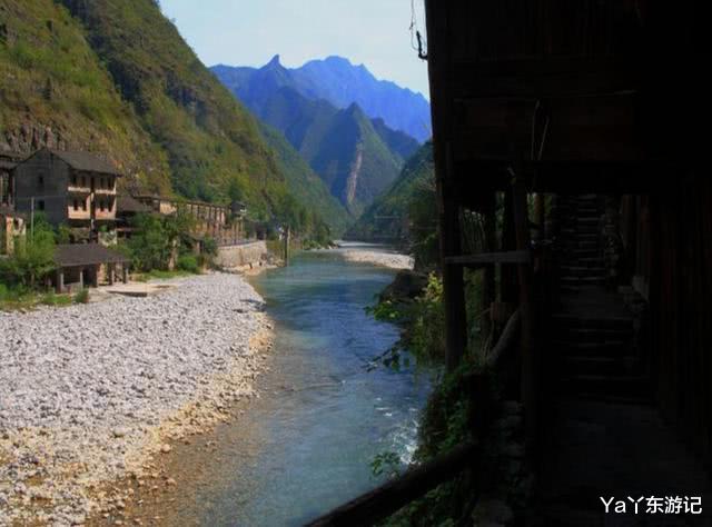 「古镇」重庆一个被“遗忘”的古镇，藏在大山深处，景色不输桂林山水