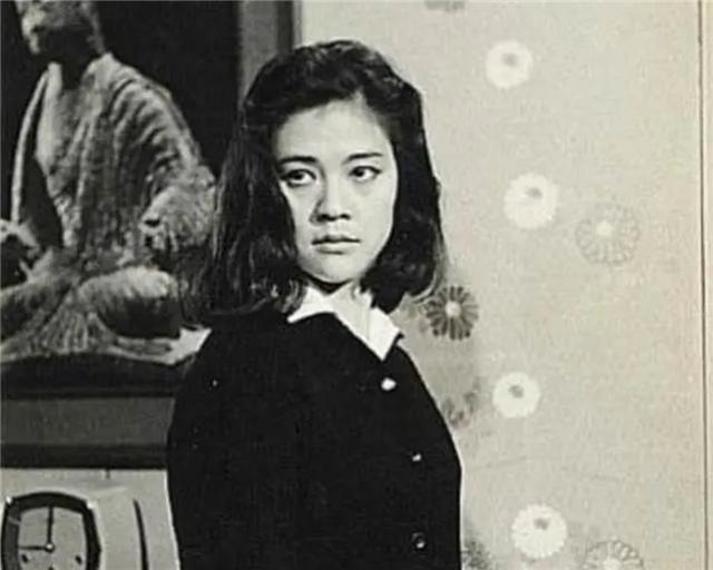 归亚蕾|76岁老戏骨归亚蕾：四度封后，和初恋相守54年，现儿孙满堂很幸福