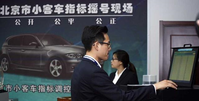 SUV■为了能上牌，小伙喜提捷途x70厢货版，改SUV外观后被抓