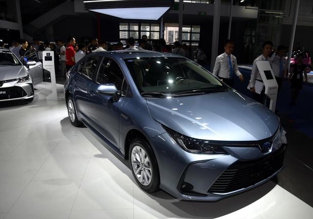 丰田卡罗拉|丰田卡罗拉再次升级！1.2T油耗6升，空间不输朗逸，比思域还帅气