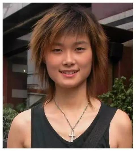 李宇春|娱乐圈难辨“雌雄”的6大明星，李宇春是毛毛雨，她骗了我们十年