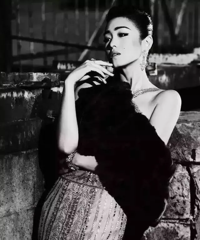 巩俐|《夺冠》燃爆!巩俐可太牛了!连背影都会演戏:要想演好她,必须先成为她!